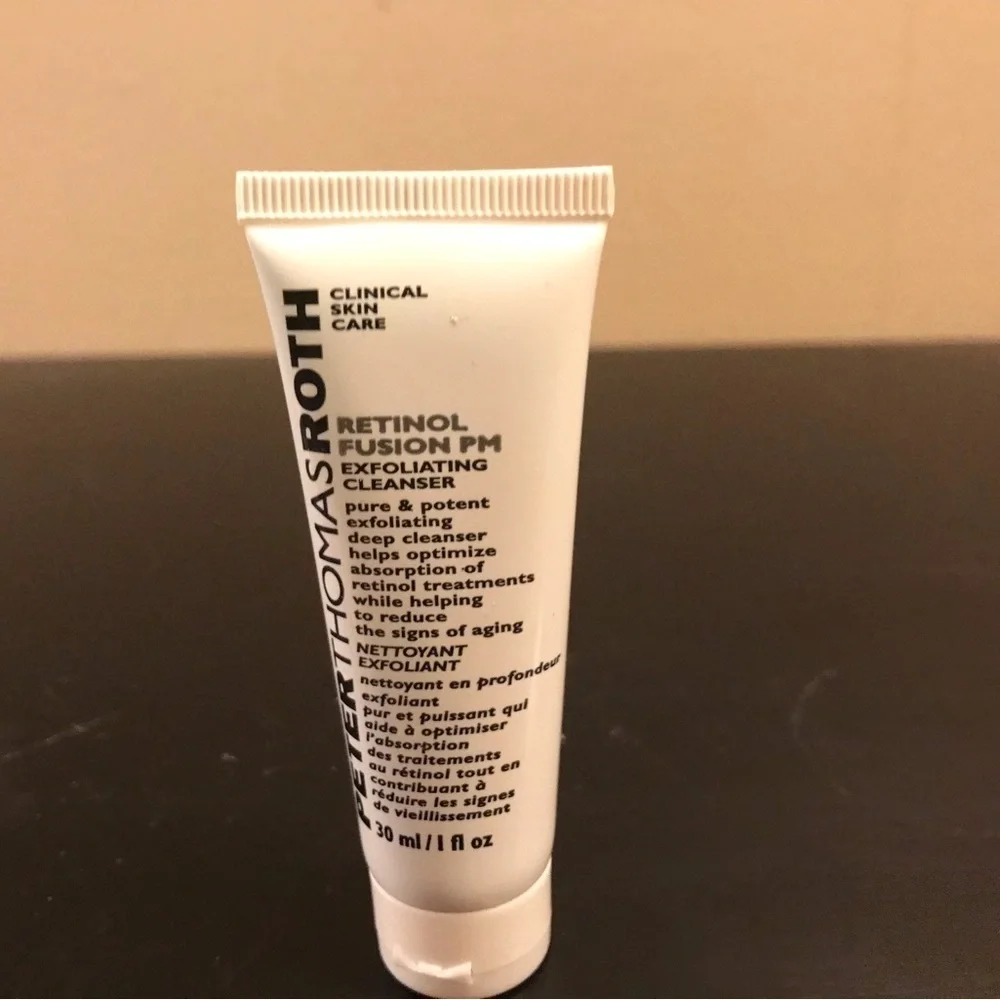Peter Thomas Roth Retinol Fusion PM Exfoliating Cleanser - White